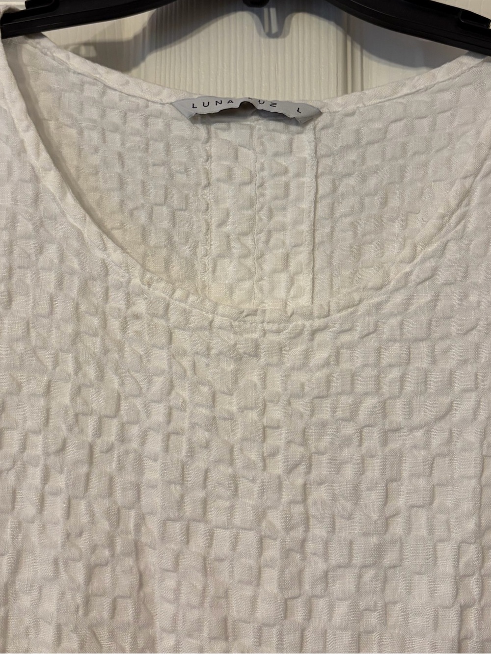 Luna Luz linen blend textured top - Picture 4 of 7
